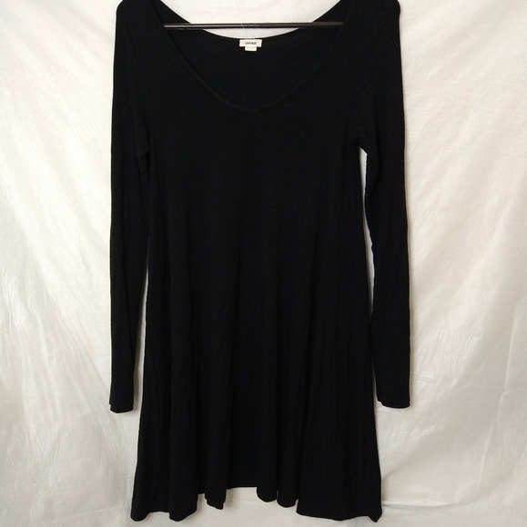 Garage Dresses & Skirts - Garage Long Sleeve V Neck Dress